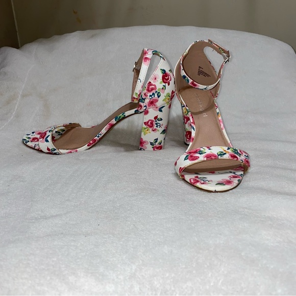Colorful Flower heels! - Picture 2 of 5